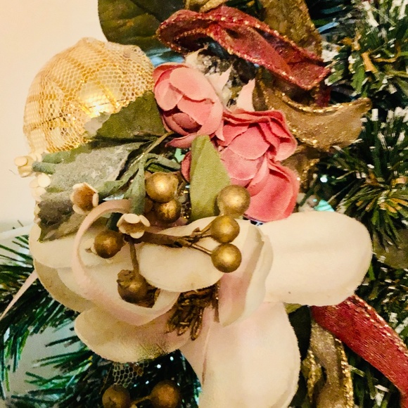 🎄SALE Pine Swag Wall Wreath, pinecones, pearl ribbon ornaments silk floral - Picture 4 of 10